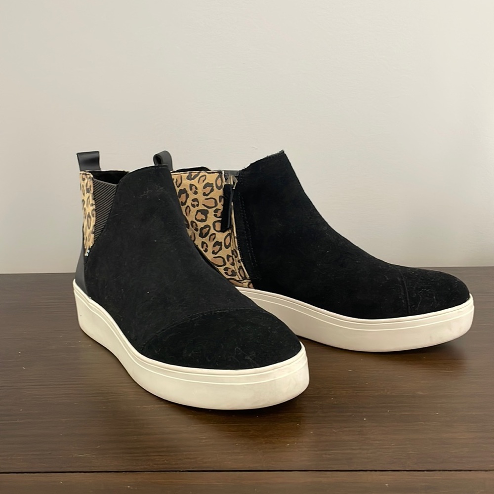 Toms leopard and black suede casual bootie